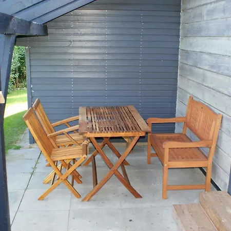 Blockhaus Mit Parkplatz Vor Der Ha *