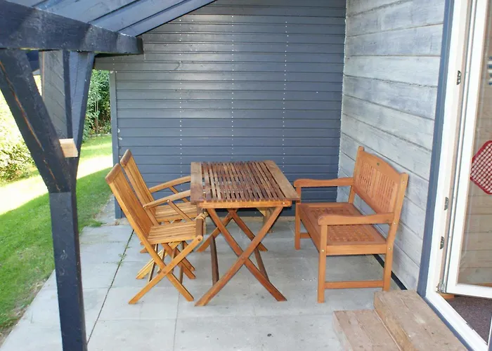 Blockhaus Mit Parkplatz Vor Der Ha *